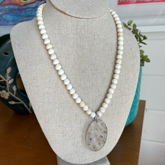 Color by Amber Ivory Beaded necklace with drop pendant, great condition - Picture 2 of 9